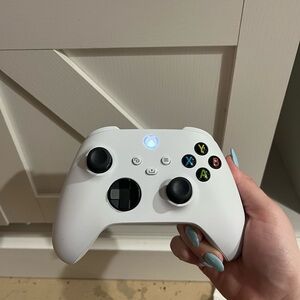 White Xbox Wireless Controller